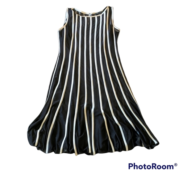 Sandra Darren Dresses & Skirts - Sandra Darren Black and White Vintage Flare Dress